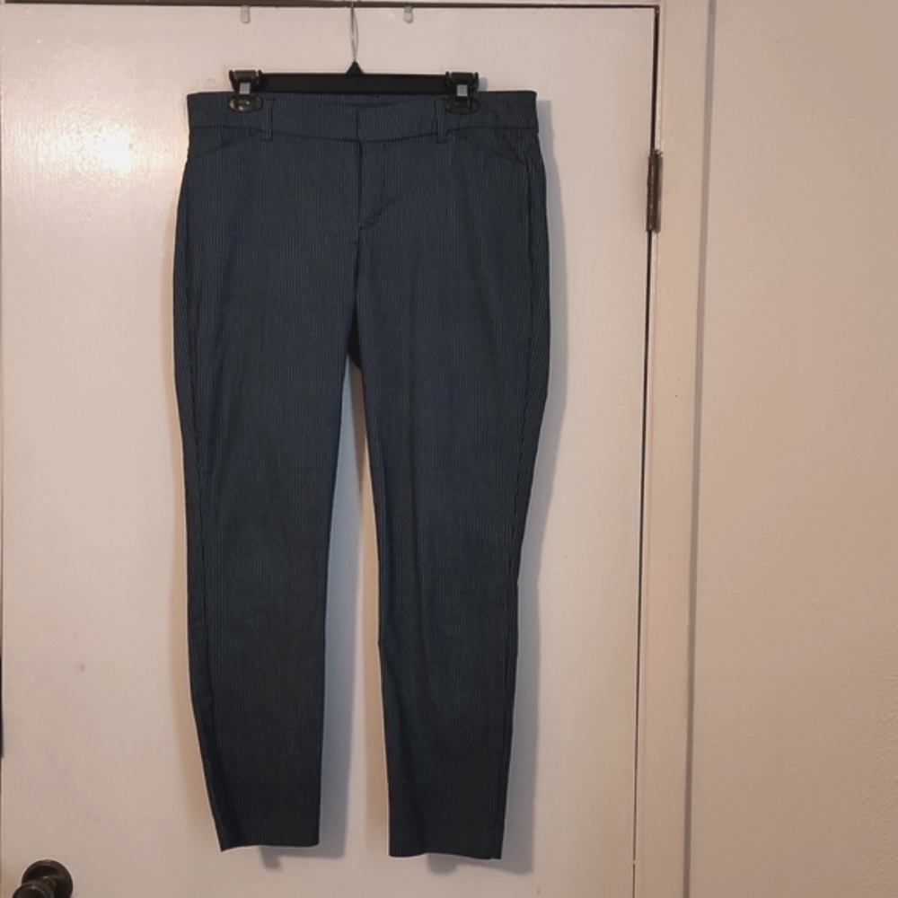 Old Navy Skinny, Straight Leg, Mid-rise Blue & White Pixie Pant